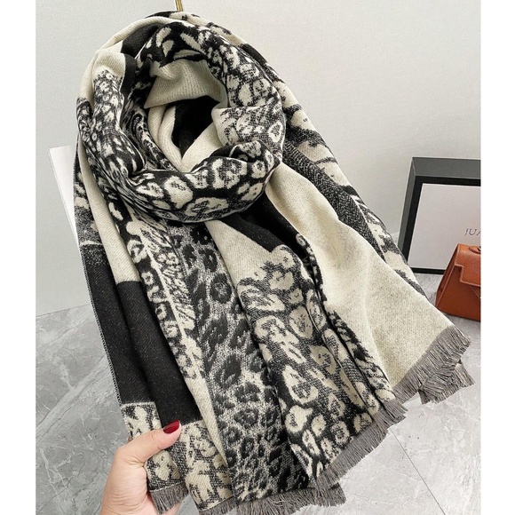 Luxe Leopard Print Fringe Hem Blanket Scarf Shawl - Picture 5 of 6